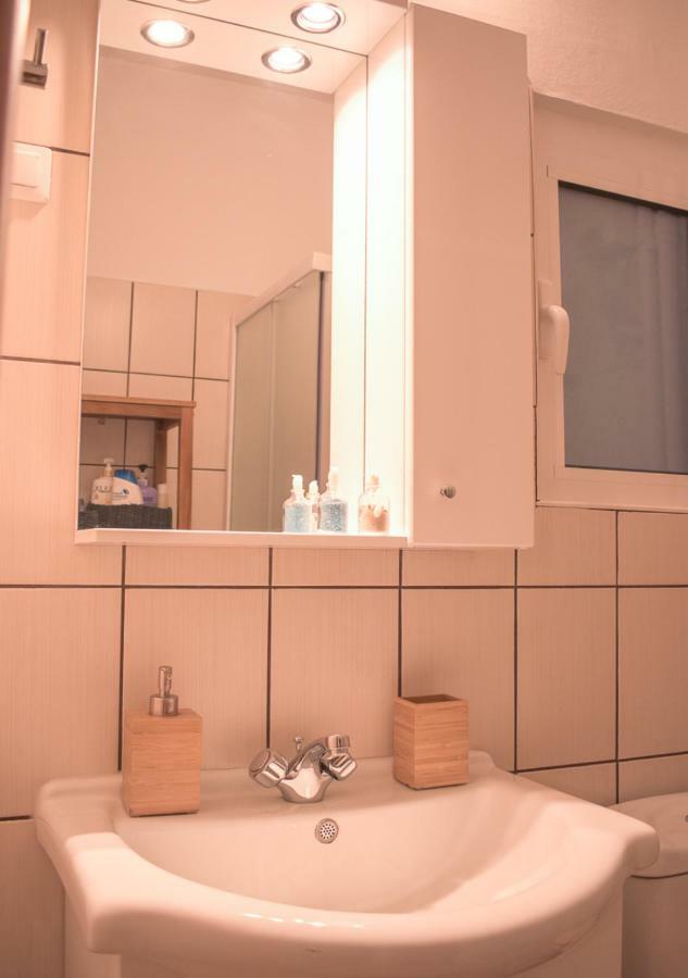 Modern Minimalistic Sunny With Balcony Appartement Athènes