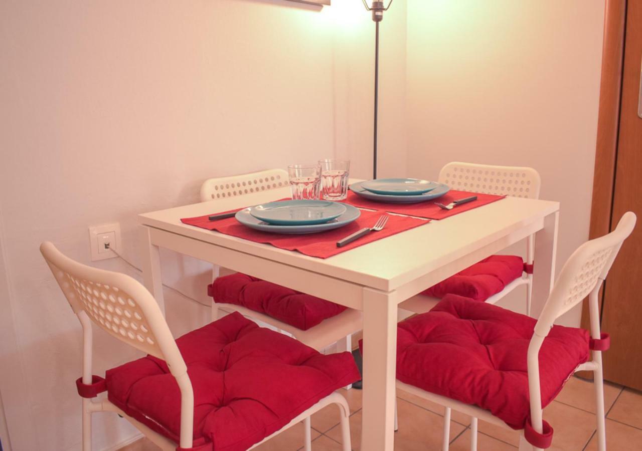 Modern Minimalistic Sunny With Balcony * Athènes