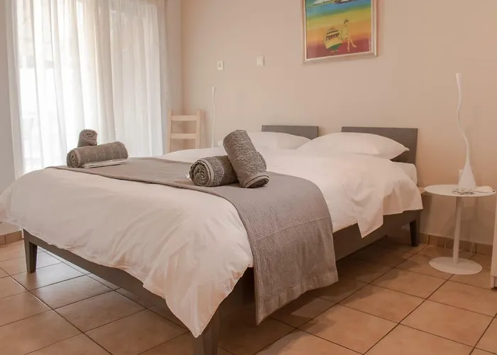 Athens Modern Minimalistic Sunny Studio With Balcony